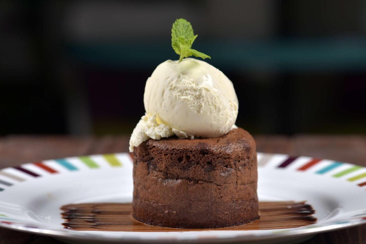 Symphony Style Hotel Kuwait Salmiya Экстерьер фото A chocolate lava cake with ice cream